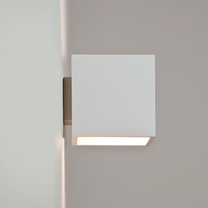 Pienza interior white plaster wall light