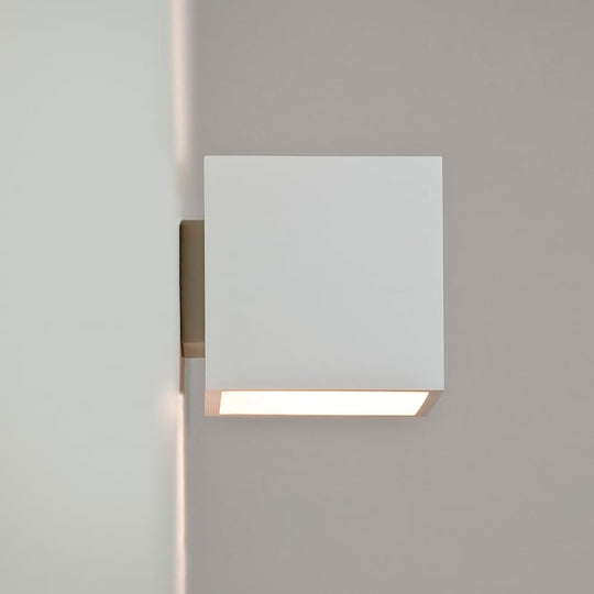 Pienza interior white plaster wall light